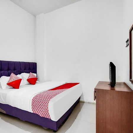 Oyo 90897 Hotel Sepupu Satria Pakanbaru Exteriör bild