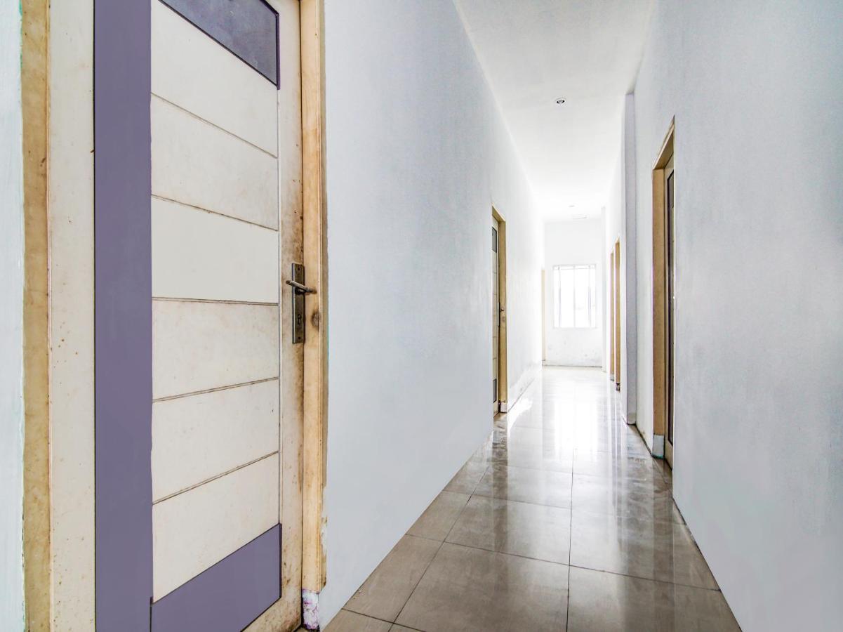 Oyo 90897 Hotel Sepupu Satria Pakanbaru Exteriör bild