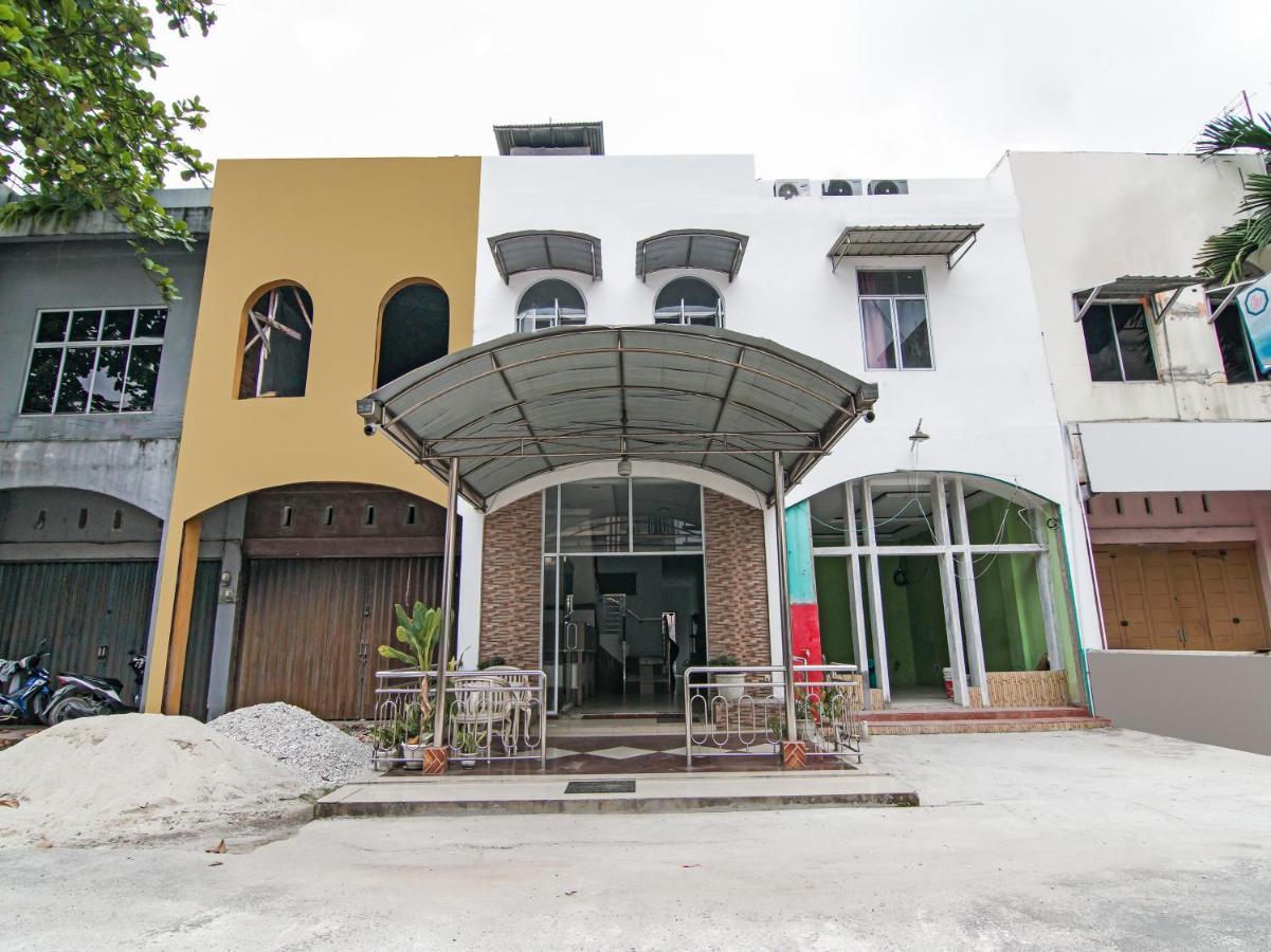 Oyo 90897 Hotel Sepupu Satria Pakanbaru Exteriör bild