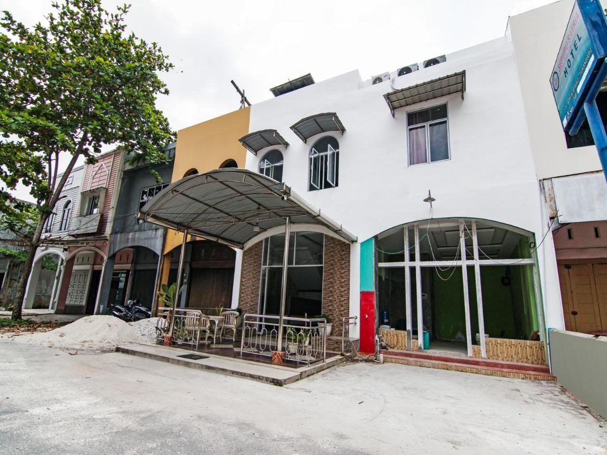 Oyo 90897 Hotel Sepupu Satria Pakanbaru Exteriör bild
