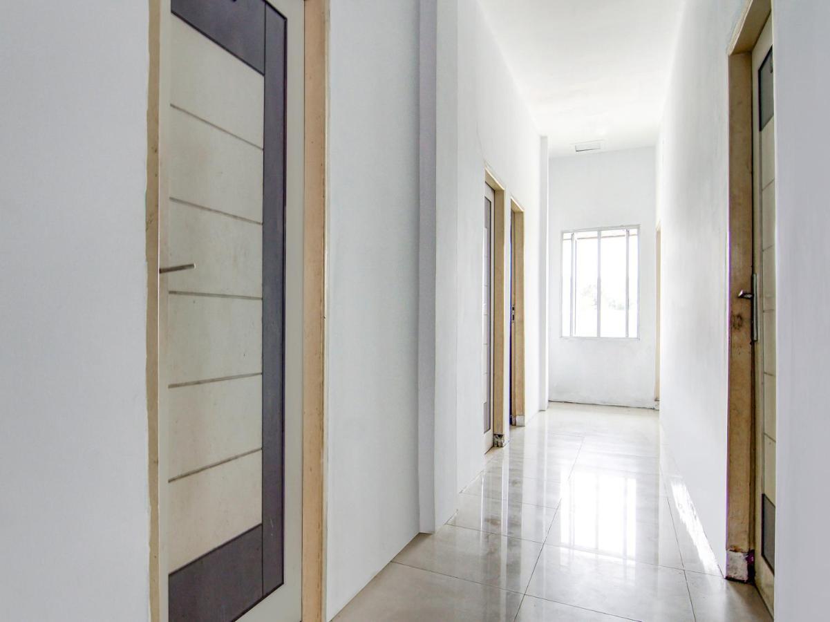Oyo 90897 Hotel Sepupu Satria Pakanbaru Exteriör bild