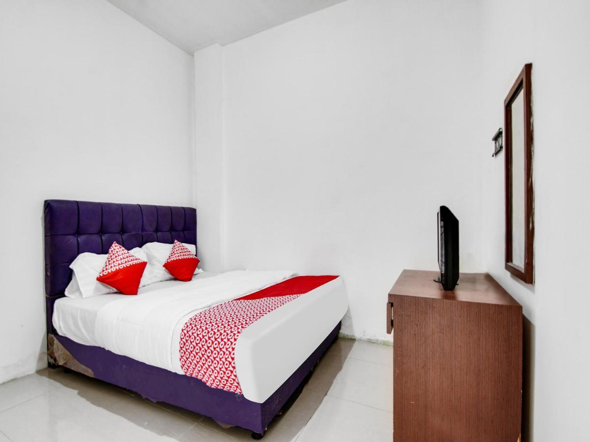 Oyo 90897 Hotel Sepupu Satria Pakanbaru Exteriör bild