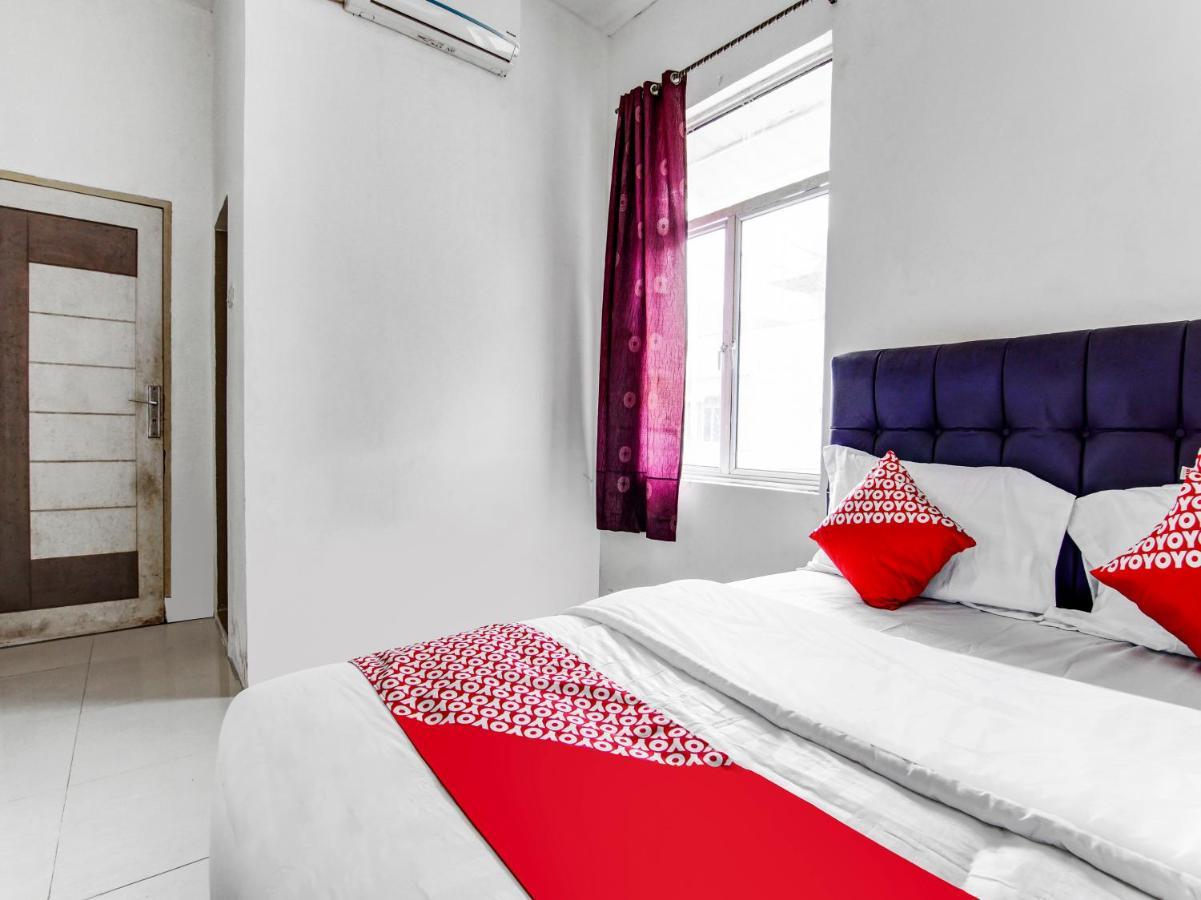 Oyo 90897 Hotel Sepupu Satria Pakanbaru Exteriör bild