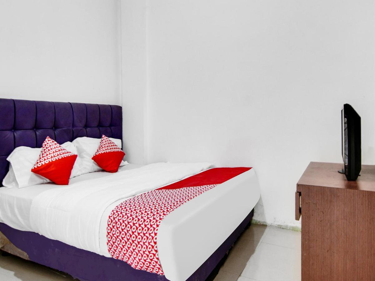 Oyo 90897 Hotel Sepupu Satria Pakanbaru Exteriör bild