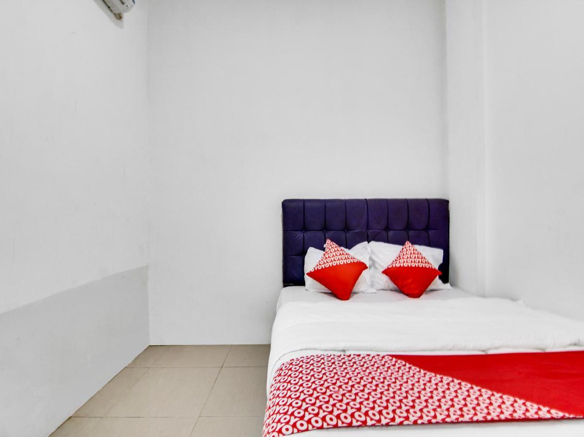 Oyo 90897 Hotel Sepupu Satria Pakanbaru Exteriör bild