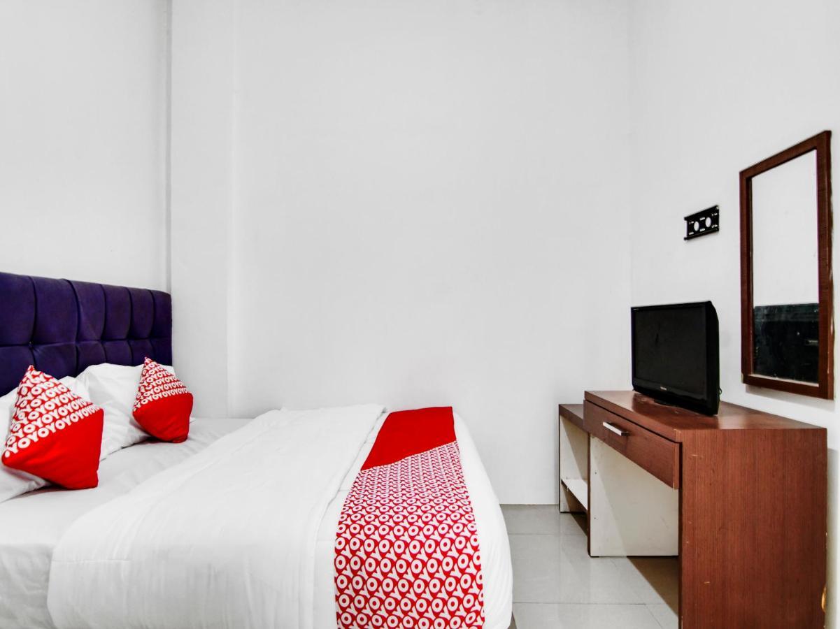 Oyo 90897 Hotel Sepupu Satria Pakanbaru Exteriör bild
