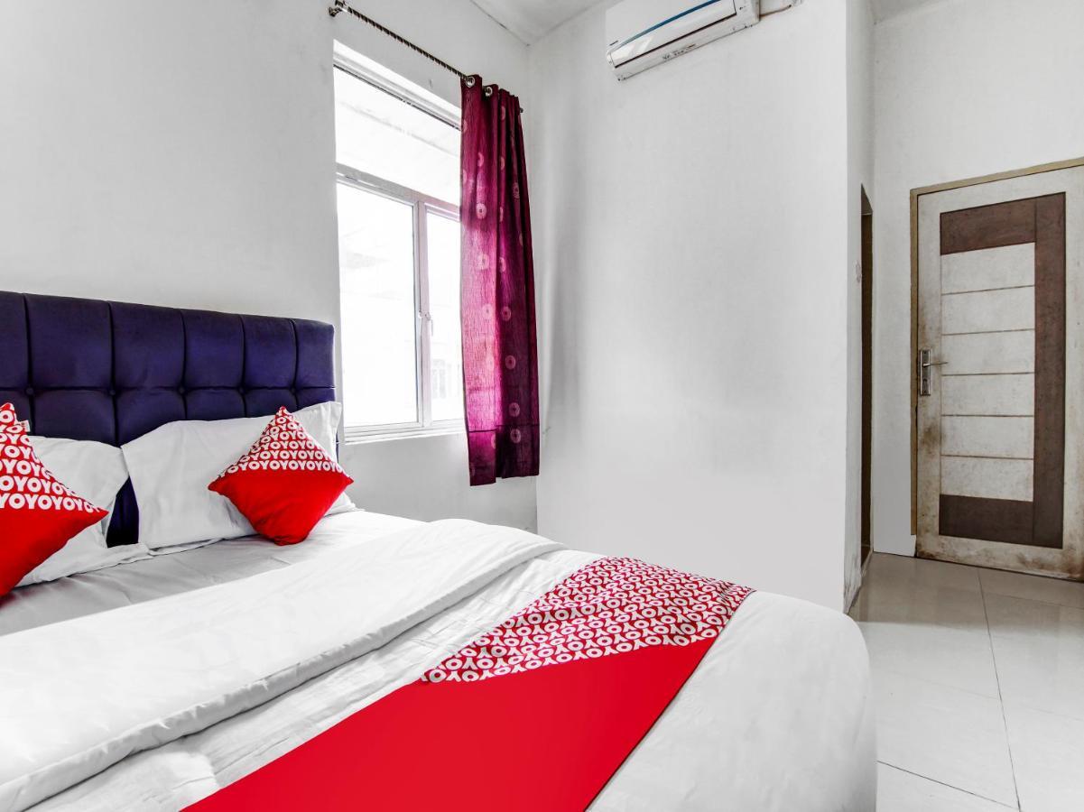 Oyo 90897 Hotel Sepupu Satria Pakanbaru Exteriör bild