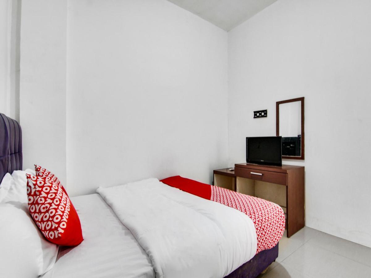 Oyo 90897 Hotel Sepupu Satria Pakanbaru Exteriör bild