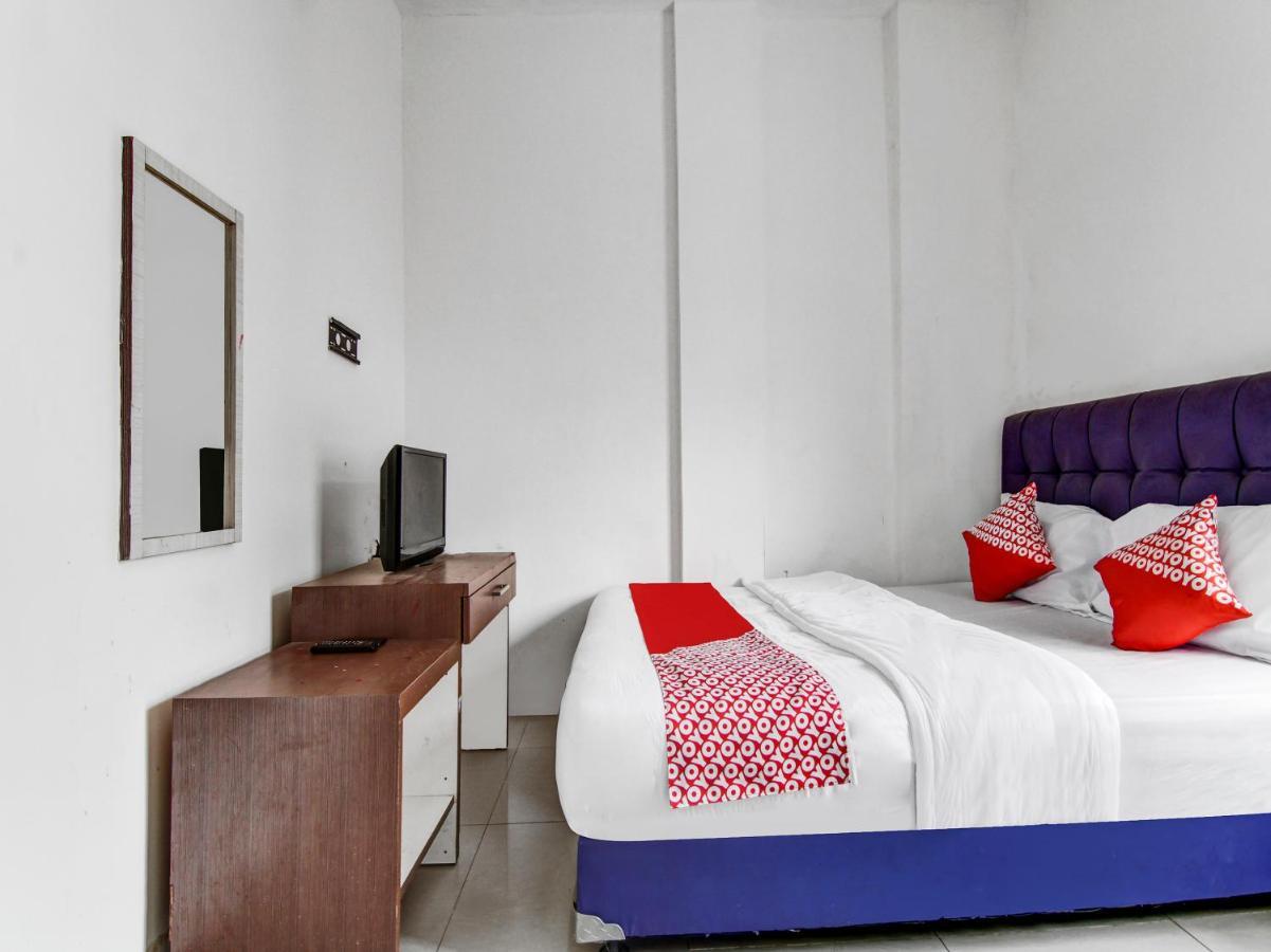 Oyo 90897 Hotel Sepupu Satria Pakanbaru Exteriör bild